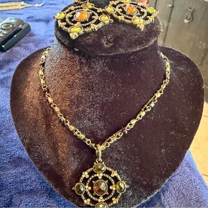 Avon Gold-Tone Necklace with Black and Amber Stones